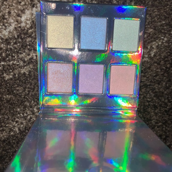 Naked Cosmetics Highlighter Pallet - Picture 2 of 2